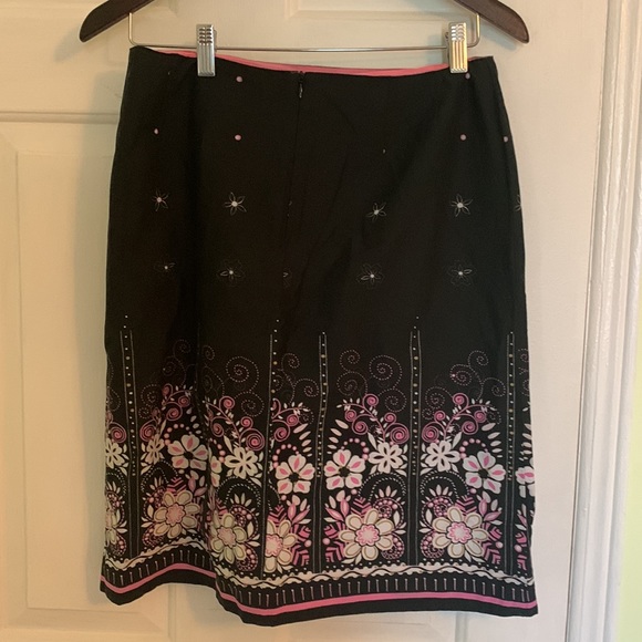 Pink and black skirt with zipper in back - Picture 2 of 4
